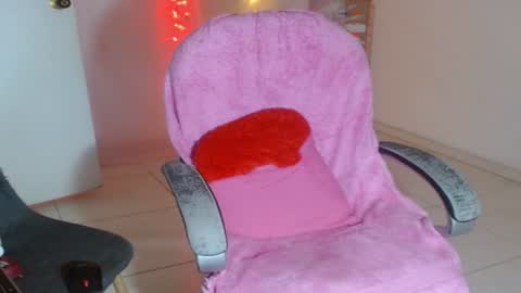 Snapshot of victoria_miler chatting on 22, 12, 2024 VICKY online show from 22, 12, 2024