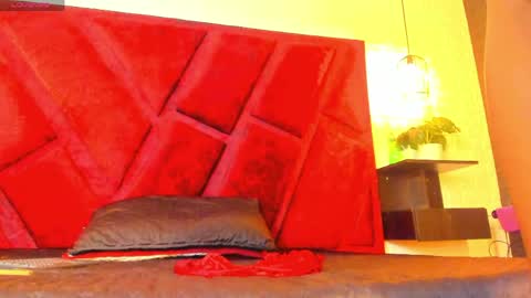 Vicky  online show from 12, 4, 2026