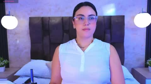 Snapshot of victoriaandrade chatting on 27, 5, 2026 Victoria Andrade online show from 27, 5, 2026