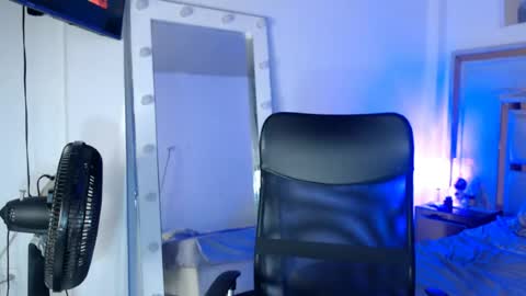 Snapshot of victoriaphillips chatting on 25, 6, 2026 ONLYFANS online show from 25, 6, 2026