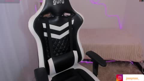 V  I C  T O R I A  online show from 6, 11, 2025