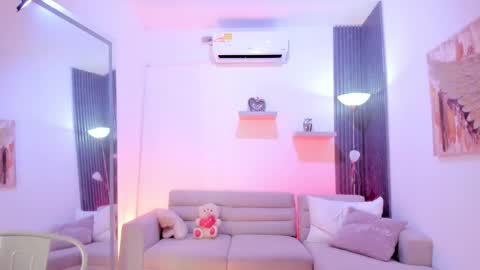 Snapshot of vienah_louis chatting on 25, 2, 2026 vienah_louis online show from 25, 2, 2026