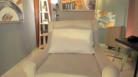 Snapshot of vienah_louis chatting on 27, 2, 2026 vienah_louis online show from 27, 2, 2026