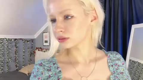 Snapshot of vienna_gones chatting on 4, 7, 2026 Eva online show from 4, 7, 2026