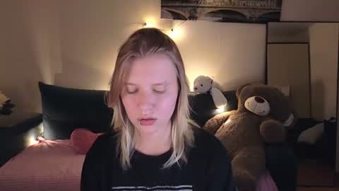 Snapshot of viki_charm chatting on 8, 7, 2026 Viki online show from 8, 7, 2026
