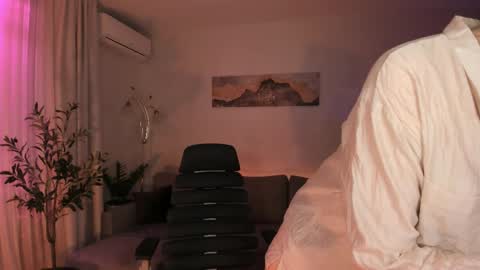 Snapshot of vikibellson chatting on 3, 5, 2026 Viki Bellson online show from 3, 5, 2026