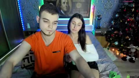 Snapshot of vikki_and_george chatting on 7, 1, 2025 vikki and george online show from 7, 1, 2025