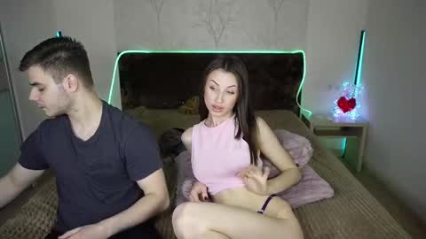 Snapshot of vikki_and_george chatting on 14, 11, 2025 vikki and george online show from 14, 11, 2025