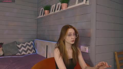 Snapshot of vikki_wye chatting on 12, 10, 2025 Viki online show from 12, 10, 2025