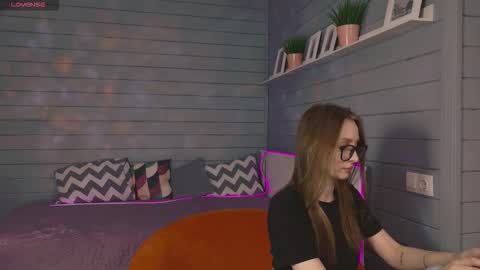 Snapshot of vikki_wye chatting on 18, 10, 2025 Viki online show from 18, 10, 2025