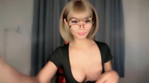 Snapshot of vikkylustfull chatting on 17, 6, 2026 vikkylustfull online show from 17, 6, 2026