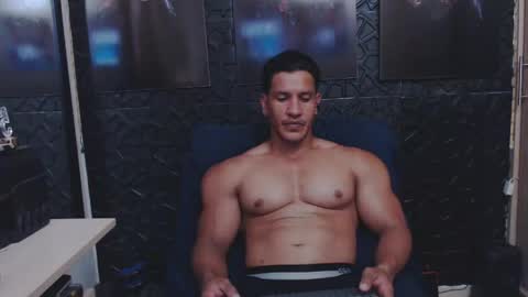 Snapshot of viktorherrera chatting on 2, 5, 2026 Viktor Herrera online show from 2, 5, 2026