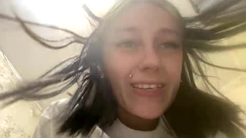 Snapshot of viktoria9898 chatting on 8, 5, 2026 Sweett online show from 8, 5, 2026