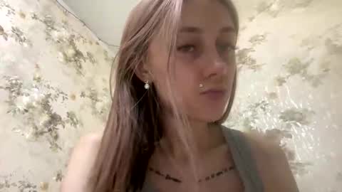 Snapshot of viktoria9898 chatting on 27, 5, 2026 Sweett online show from 27, 5, 2026
