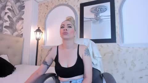 Snapshot of viktoria_davis_ chatting on 7, 1, 2025 Viktoria online show from 7, 1, 2025