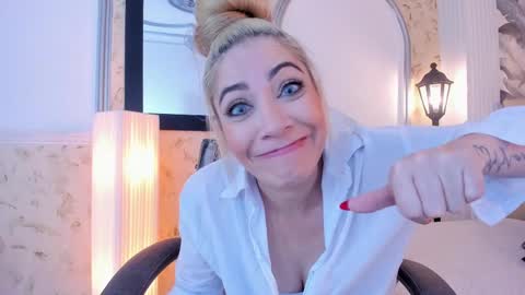 Snapshot of viktoria_davis_ chatting on 11, 1, 2025 Viktoria online show from 11, 1, 2025