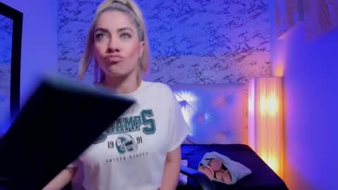 Snapshot of viktoria_davis_ chatting on 20, 1, 2025 Viktoria online show from 20, 1, 2025