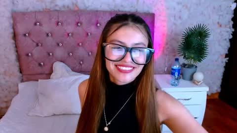 Snapshot of viky_evanss chatting on 5, 2, 2026 viky_evanss online show from 5, 2, 2026