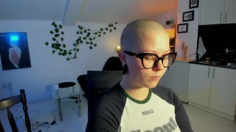 Snapshot of villyvici chatting on 26, 4, 2026 Villy online show from 26, 4, 2026