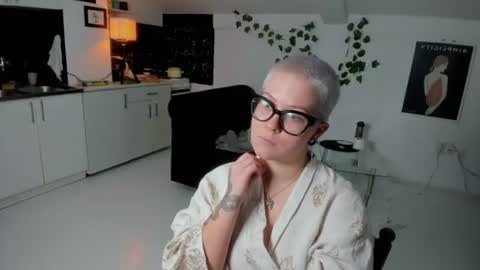 Snapshot of villyvici chatting on 21, 6, 2026 Villy online show from 21, 6, 2026