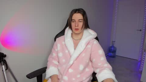 Vincent Strong online show from 3, 1, 2025