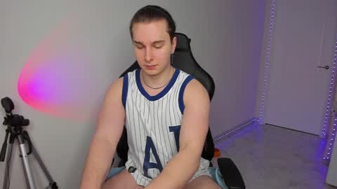 Vincent Strong online show from 7, 2, 2025