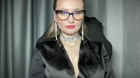 Funny  girl online show from 4, 2, 2025