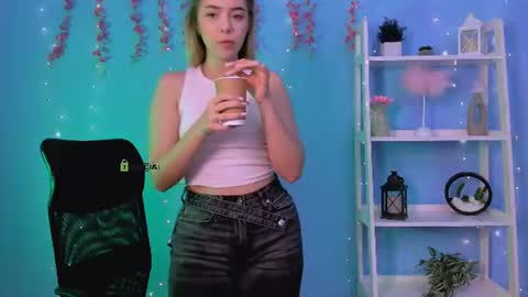viola_sweet_ online show from 10, 7, 2026