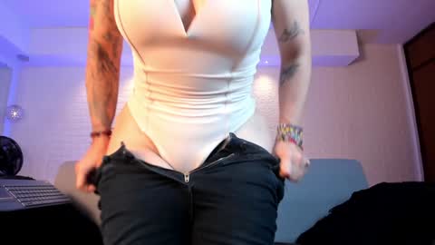 Violett  Everyday From 0530 to 1430 Col Time online show from 12, 1, 2025