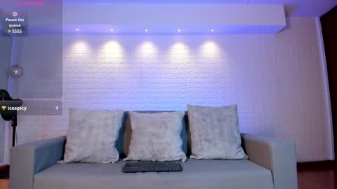 Violett  Everyday From 0530 to 1430 Col Time online show from 16, 1, 2025