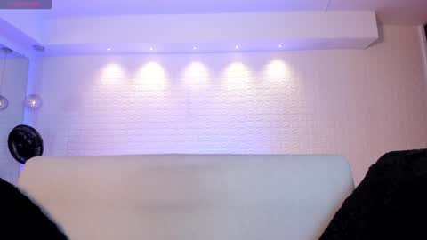 Violett  Everyday From 0530 to 1430 Col Time online show from 17, 1, 2025