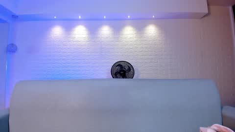 Violett  Everyday From 0530 to 1430 Col Time online show from 25, 1, 2025