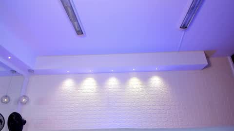 Violett  Everyday From 0530 to 1430 Col Time online show from 30, 1, 2025