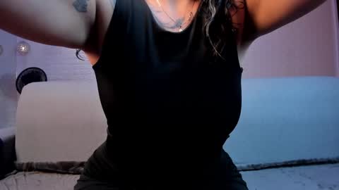 Violett  Everyday From 0530 to 1430 Col Time online show from 31, 1, 2025