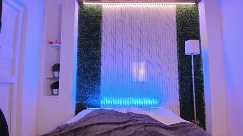 Violett  Everyday From 0530 to 1430 Col Time online show from 15, 9, 2025