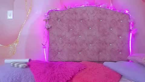 Snapshot of violet__taylor_ chatting on 2, 3, 2026 violet__taylor_ online show from 2, 3, 2026