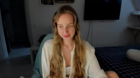 Snapshot of violet_blue_eyes chatting on 20, 9, 2025 Violet online show from 20, 9, 2025