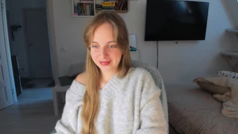 Snapshot of violet_blue_eyes chatting on 8, 10, 2025 Violet online show from 8, 10, 2025