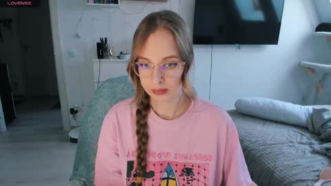 Snapshot of violet_blue_eyes chatting on 16, 2, 2026 Violet online show from 16, 2, 2026