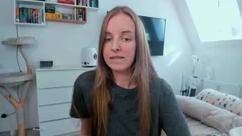 Snapshot of violet_blue_eyes chatting on 19, 5, 2026 Violet online show from 19, 5, 2026