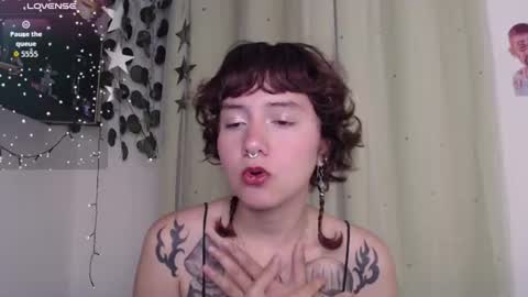 Snapshot of violet_bluee chatting on 13, 6, 2026 Violet online show from 13, 6, 2026