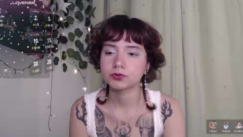 Snapshot of violet_bluee chatting on 21, 6, 2026 Violet online show from 21, 6, 2026