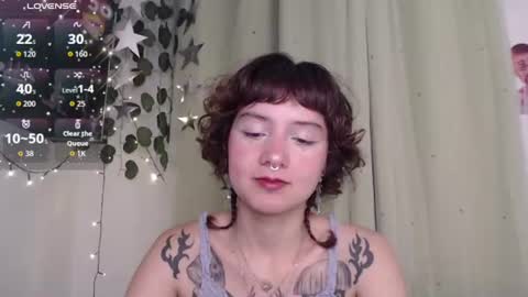Snapshot of violet_bluee chatting on 13, 7, 2026 Violet online show from 13, 7, 2026