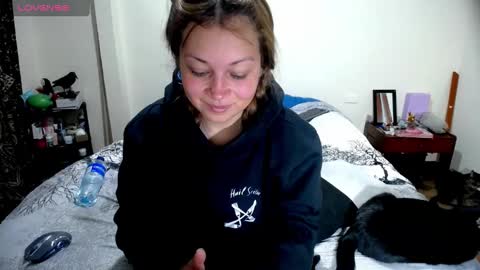 Snapshot of violet_bosh chatting on 6, 10, 2025 Violet online show from 6, 10, 2025