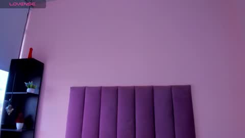 Snapshot of violet_myerrs chatting on 12, 1, 2026 violet online show from 12, 1, 2026