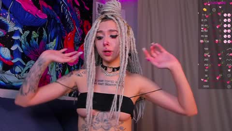 Snapshot of violet_walker7 chatting on 5, 1, 2025 Violet online show from 5, 1, 2025