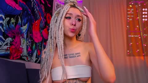 Snapshot of violet_walker7 chatting on 6, 1, 2025 Violet online show from 6, 1, 2025