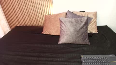 Violet  online show from 5, 3, 2025