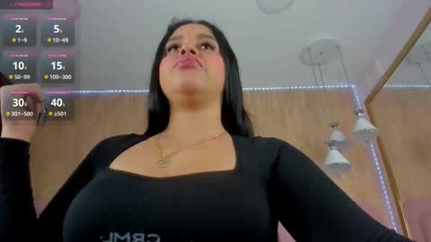 Snapshot of violeta_garcia chatting on 18, 12, 2025 Violeta Garcia online show from 18, 12, 2025