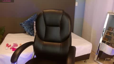 Snapshot of violeta_leon chatting on 12, 9, 2025 Violeta leon online show from 12, 9, 2025